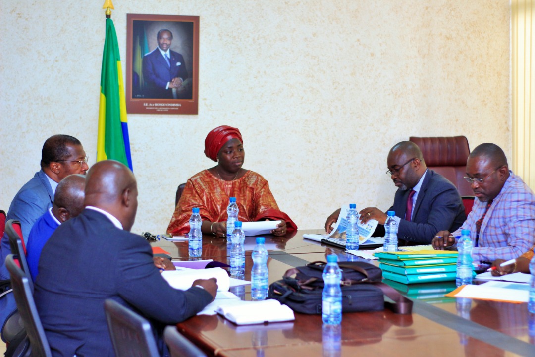 Gabon/dialogue social:la régularisation des situations administratives des agents de l’Etat se poursuit
