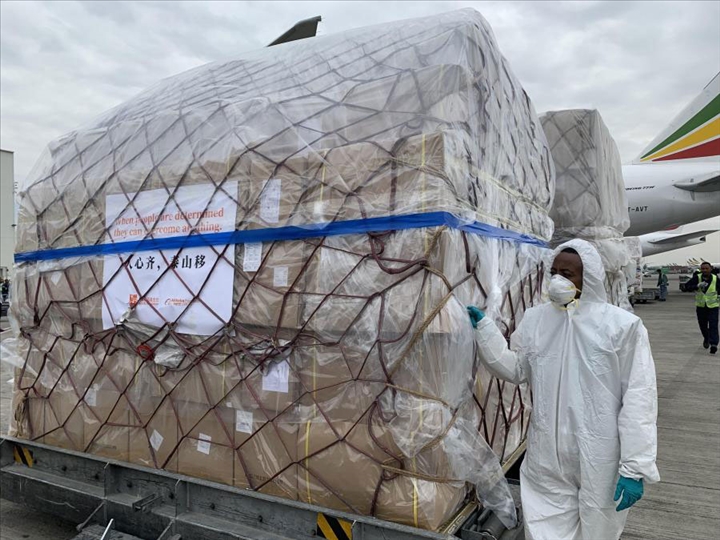 Gabon/lutte contre le covid-19 : où sont passés les tonnes de matériels sanitaire déchargés à l’aéroport ?